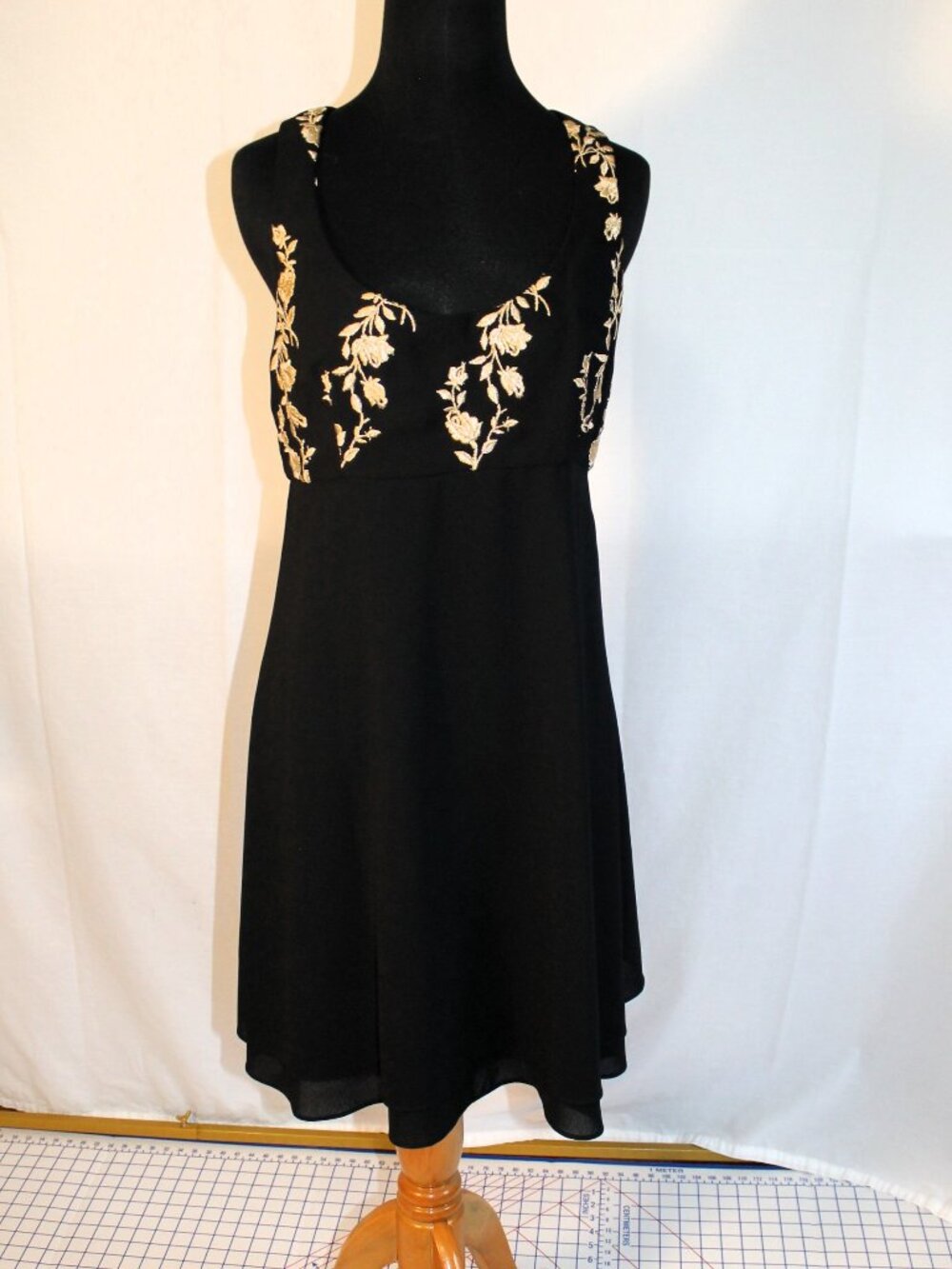 Night Way Collections Black Cocktail Dress w/ Gold Floral Embroidery Size 4